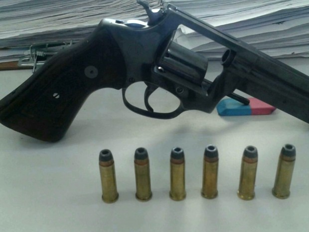 Arma de fogo encontrada com Rafael Carneiro da Silva Sobrinho na rodovia MA-127 (Foto: Reprodução)