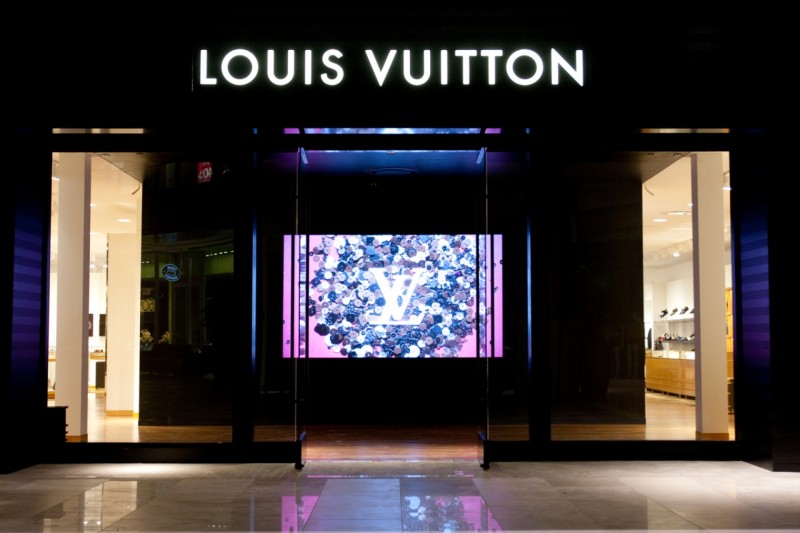 7 anos de reforma: LVMH inaugura loja de luxo que custou R$ 4.5 bilhões em  Paris 