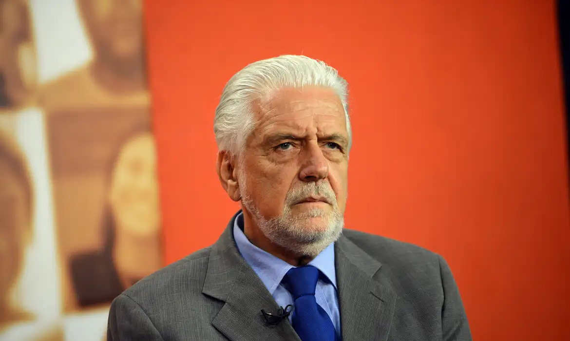 Líder do governo Lula no Senado é alvo de buscas da PF em nova fase da Compliance Zero