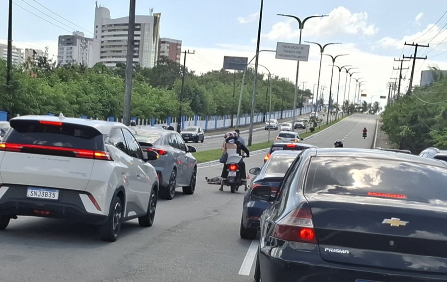 Vítima de acidente entre carro e ciclomotor na Av. Carlos Cunha, em São Luís, é identificada