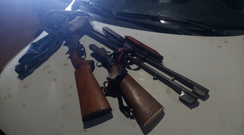 Motorista embriagado é preso com armas e animais abatidos